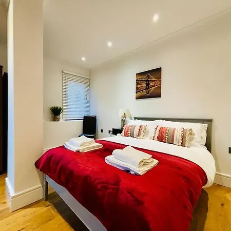 Riverside With Balcony Apartment Bristol