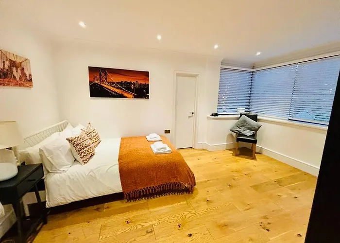 公寓 Riverside With Balcony