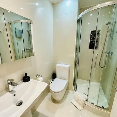 Riverside With Balcony * Bristol