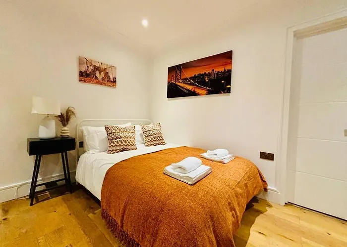 Riverside With Balcony Daire Bristol