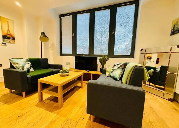 Riverside With Balcony Daire