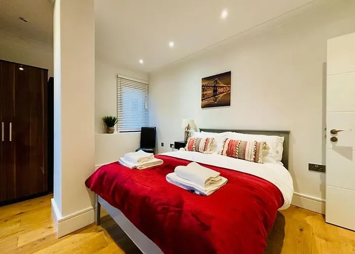 Riverside With Balcony Daire Bristol