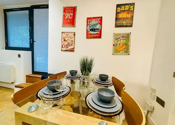 شقة Riverside With Balcony بريستول